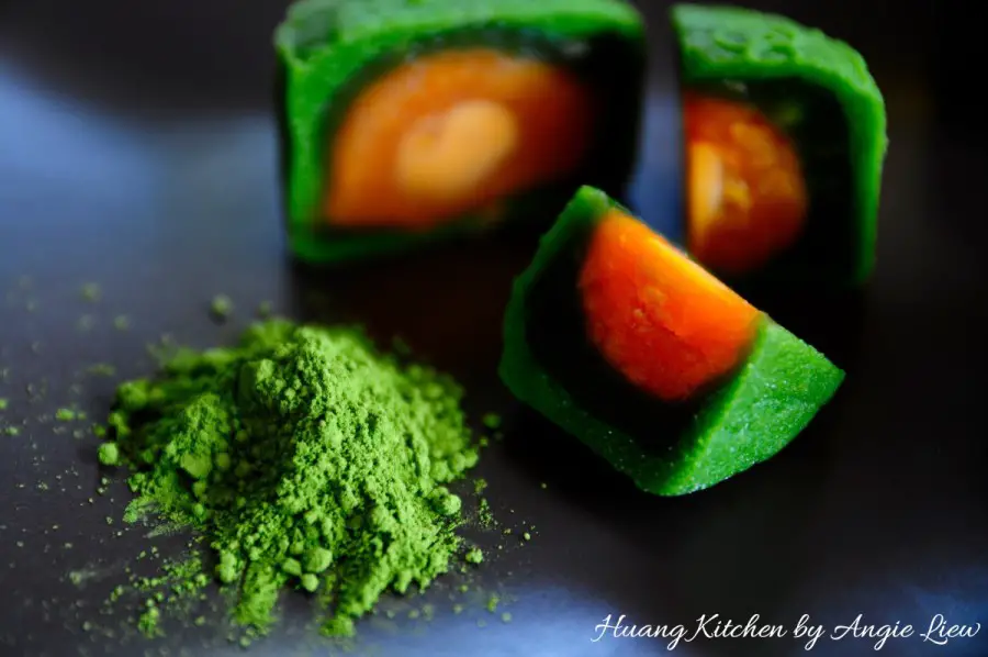 Matcha Green Tea Snowskin Mooncakes Recipe 绿茶冰皮月饼 | Huang ...