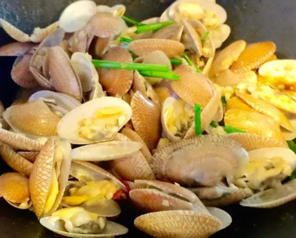 Stir Fry Garlic Clams Stir Fry Garlic Clams 蒜炒啦啦