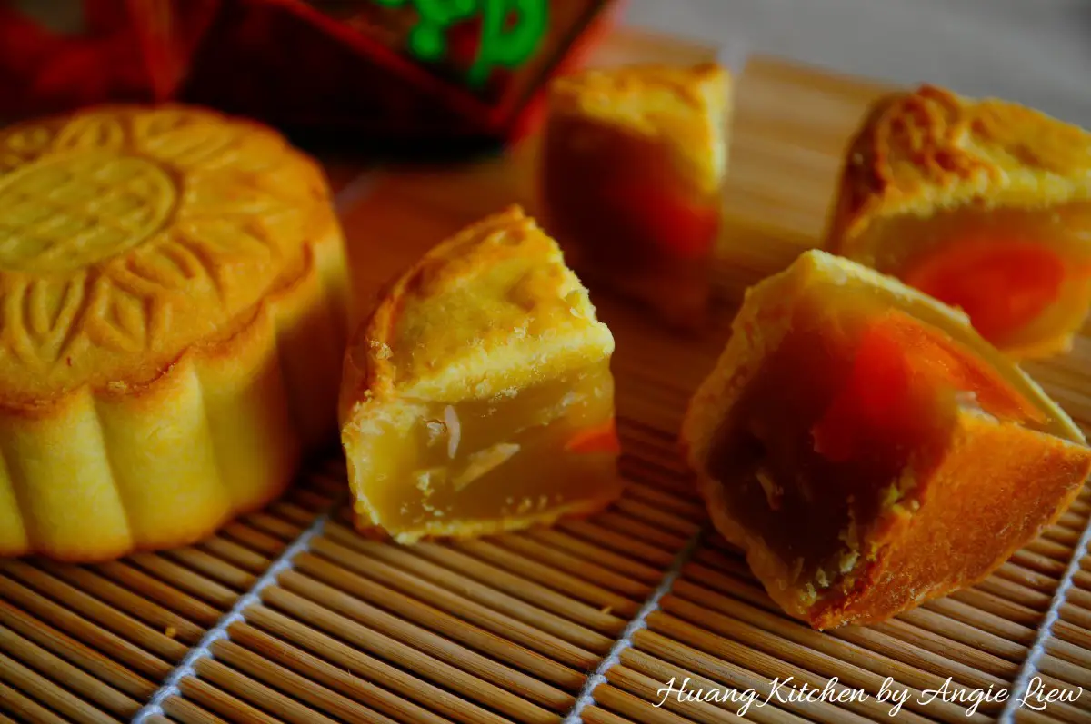 Homemade Shanghai Mooncakes