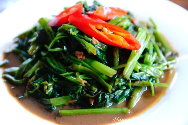 Stir Fry Fermented Beancurd Water Spinach (Kangkung) 炒腐乳空心菜 | Huang Kitchen