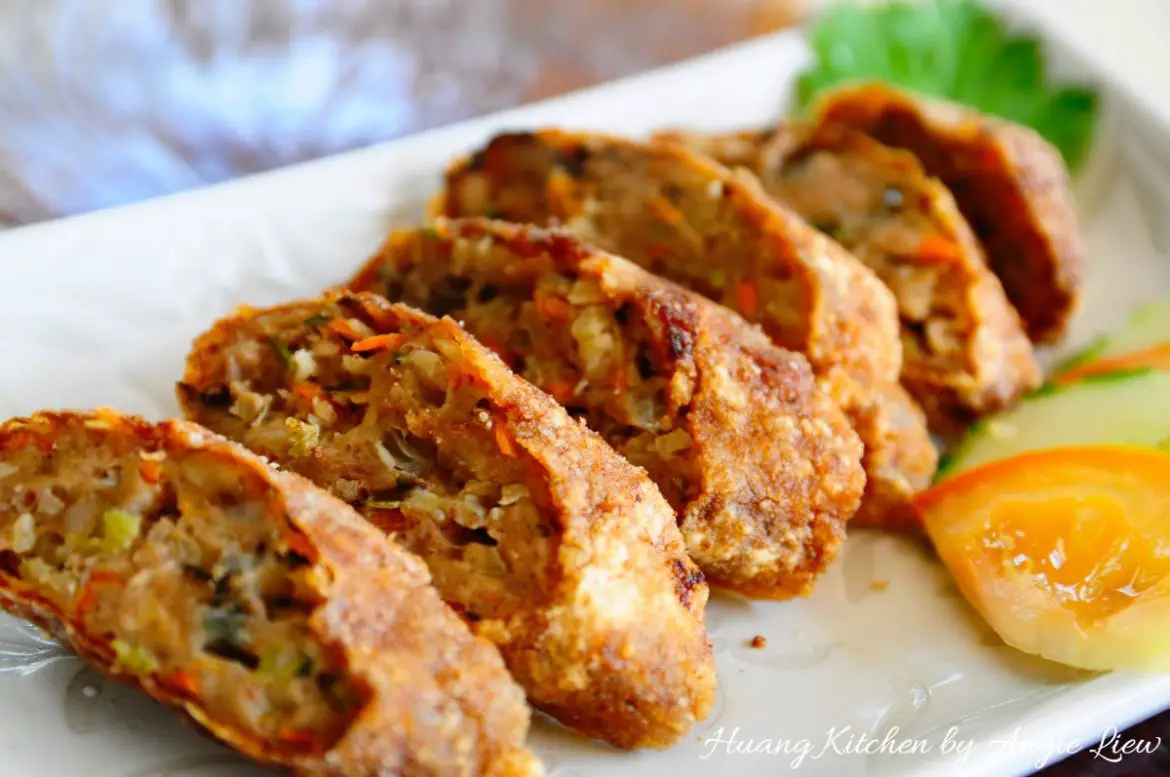 Chinese Meat Rolls Recipe (Loh Bak/Ngo Hiang) 五香肉卷