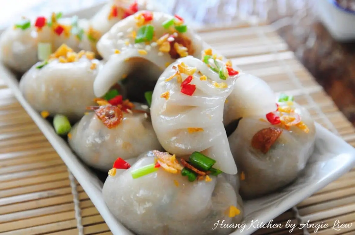 Chai Kuih Recipe 菜粿 (Steamed Vegetable Dumplings) | Huang Kitchen