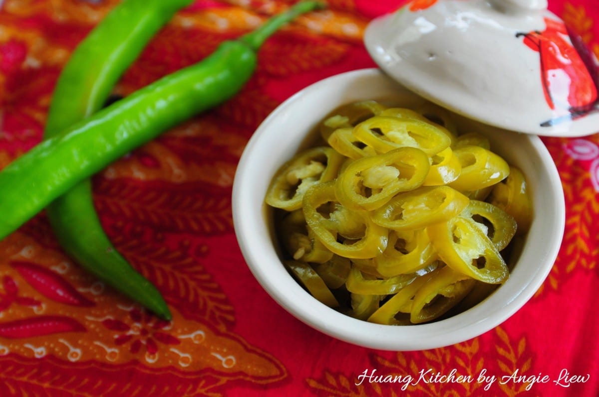 pickled-green-chillies-recipe-asian-pickled-jalapeno-huang