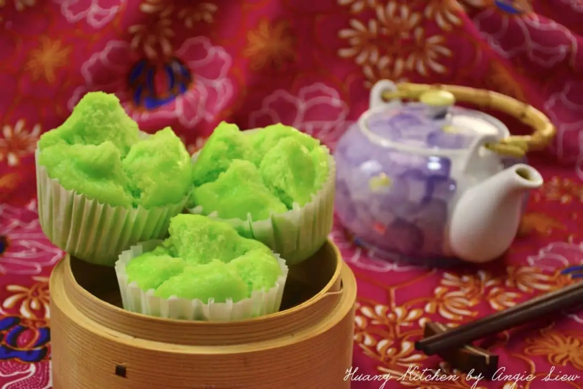 Steamed Matcha Huat Kueh (Green Tea Steamed Muffins)