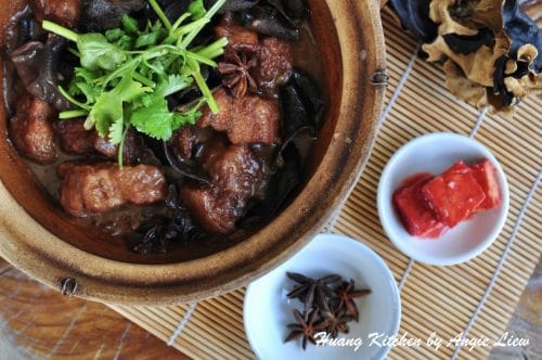 Hakka Braised Pork Belly Recipe (Hakka Zhar Yoke) 客家木耳炸肉 - Huang Kitchen