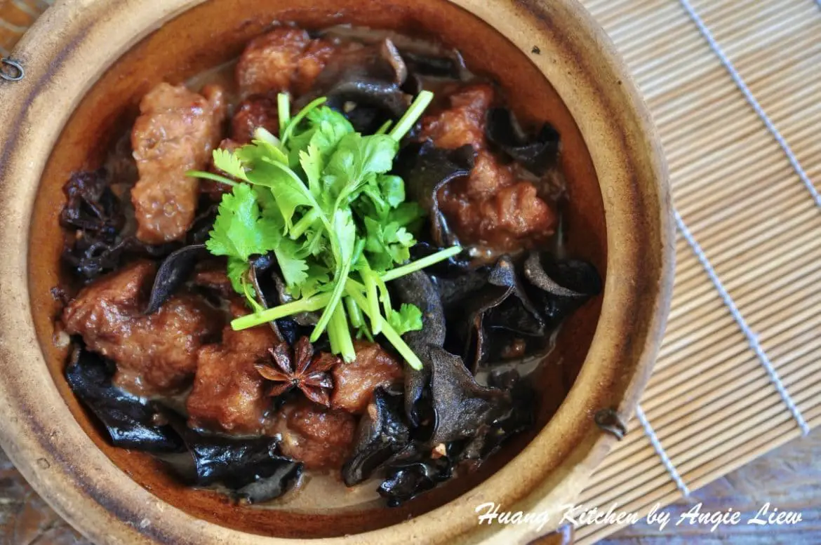 Hakka Braised Pork Belly Recipe (Hakka Zhar Yoke) 客家木耳炸肉 - Huang Kitchen