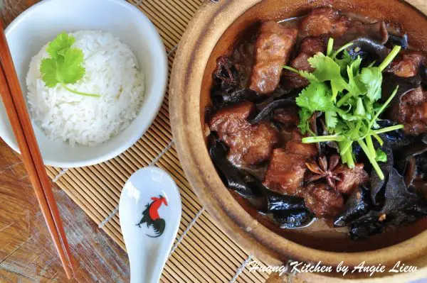 Hakka Braised Pork Belly Recipe (Hakka Zhar Yoke) 客家木耳炸肉 - Huang Kitchen