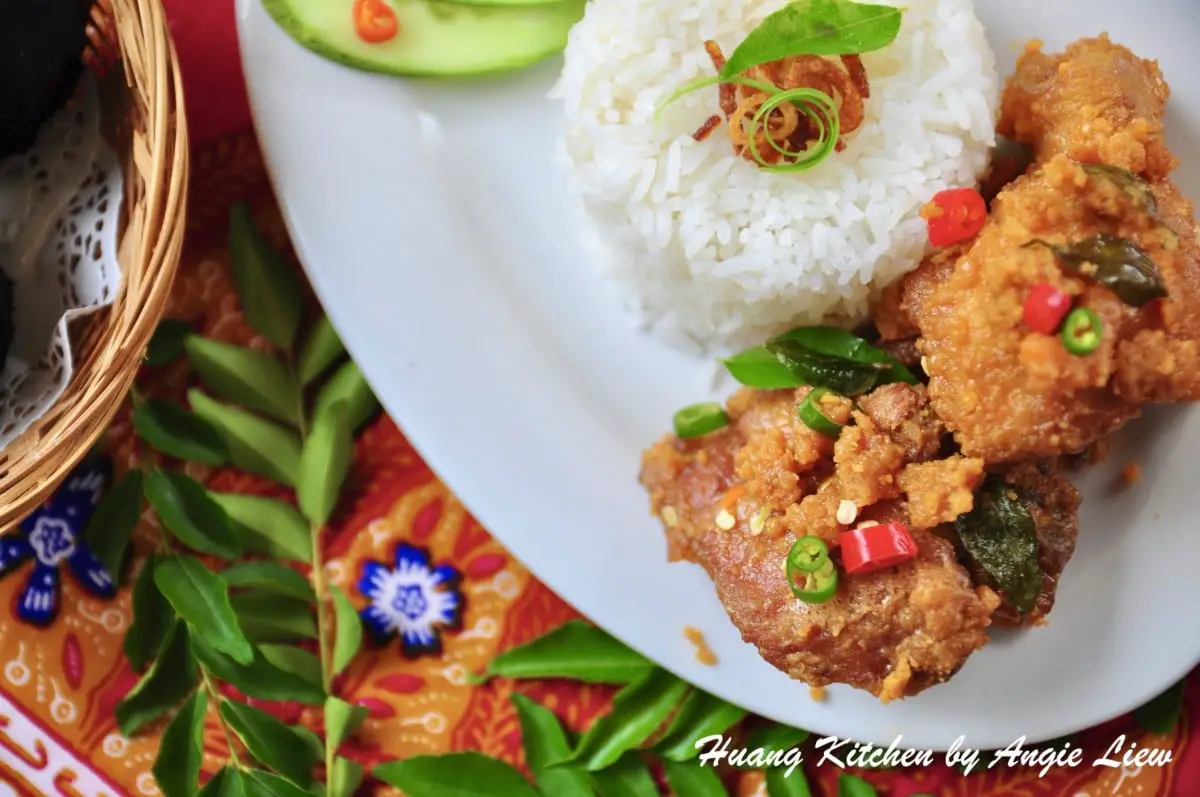 Salted Egg Yolk Fried Chicken 咸蛋炸鸡 - Huang Kitchen