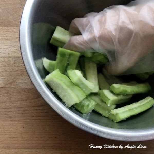 Braised Chicken With Bitter Gourd 苦瓜焖鸡 - Huang Kitchen