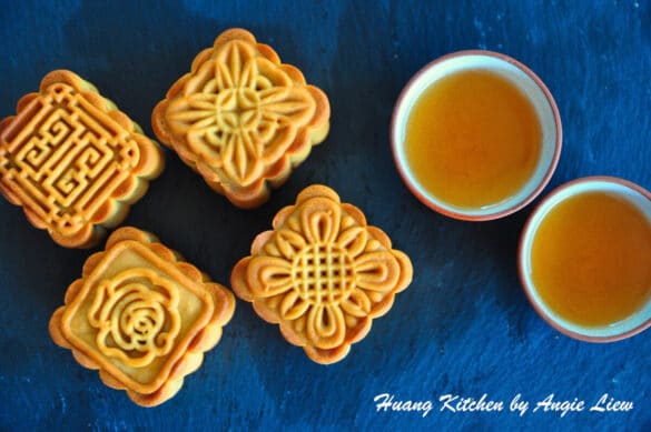 Plain Lotus Paste Mooncakes