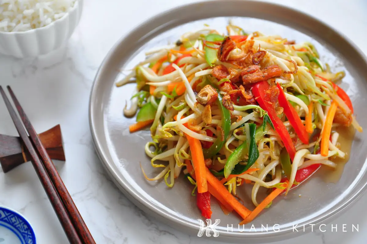 Stir Fry Bean Sprout With Salted Fish Recipe 炒咸鱼豆芽食谱 | Huang Kitchen