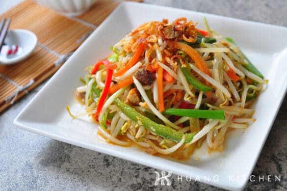 Stir Fry Bean Sprout With Salted Fish Recipe 炒咸鱼豆芽食谱 | Huang Kitchen