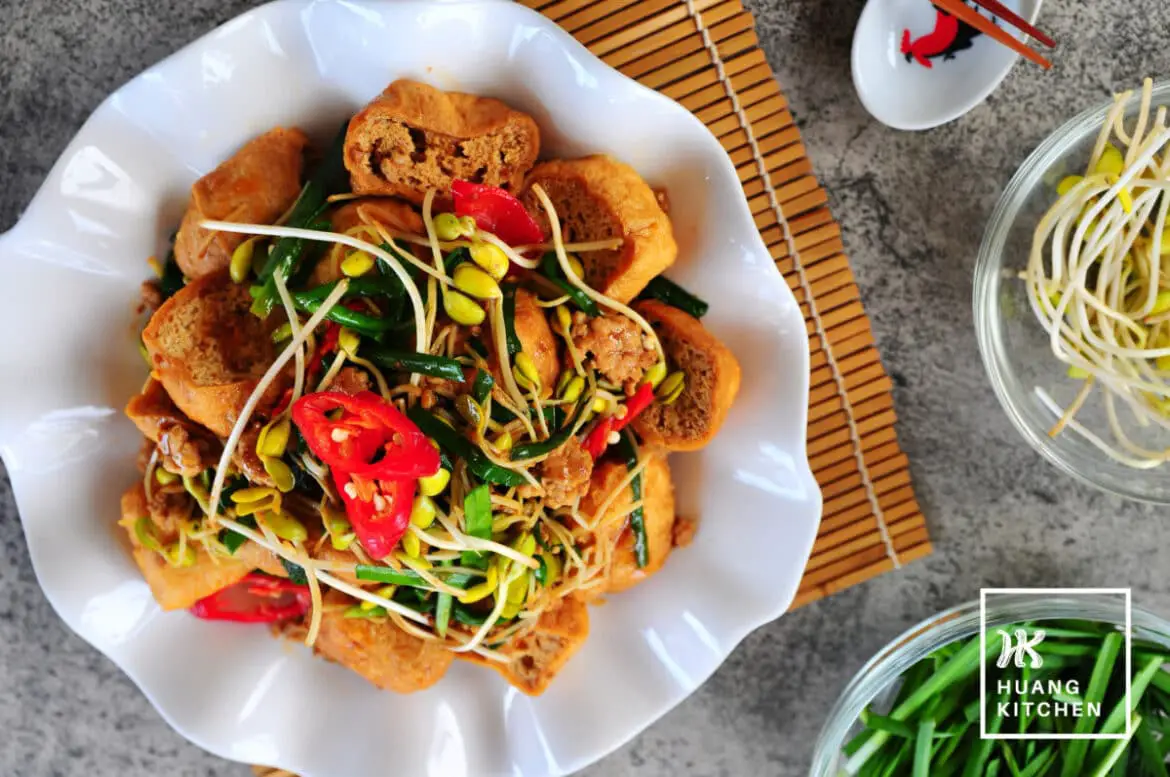 Stir Fry Beancurd Puffs With Soy Bean Sprouts