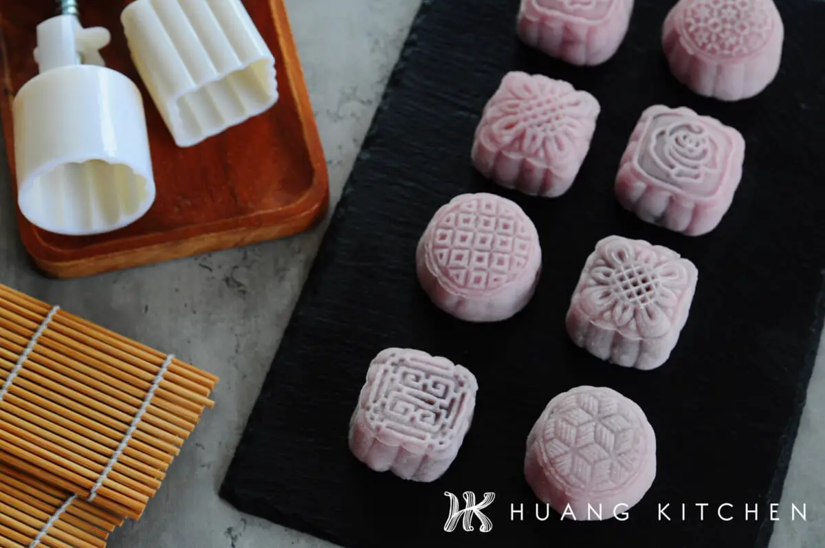 Yam Paste Snow Skin Mooncakes Recipe 芋泥冰皮月饼 | Huang Kitchen