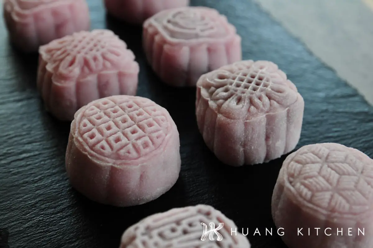 Yam Paste Snow Skin Mooncakes Recipe 芋泥冰皮月饼 