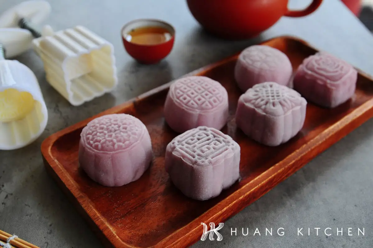 Yam Paste Snow Skin Mooncakes Recipe 芋泥冰皮月饼 | Huang Kitchen