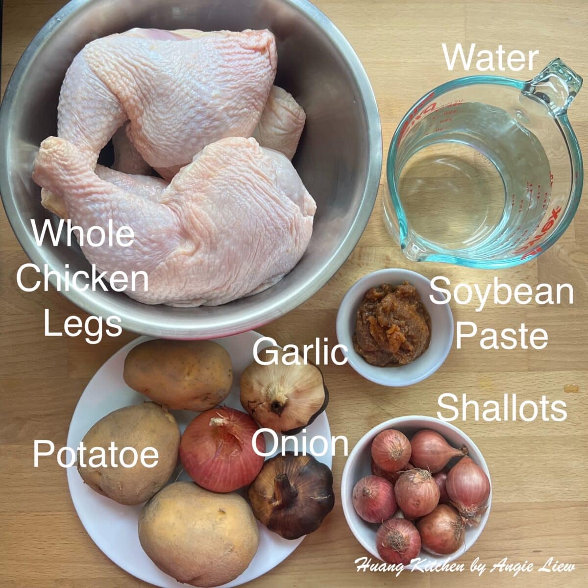 Prepare all ingredients needed to cook pongteh chicken.